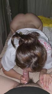 老婆撅着大屁股嗦肉棒